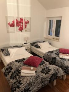 Postel nebo postele na pokoji v ubytování Apartments Daniela