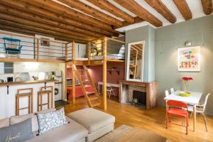 a living room with a loft bed and a kitchen at Honorê - Suites Amboise in Lyon