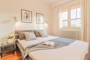 a bedroom with a large bed with two books on it at Casa Tre Sole in Lierna