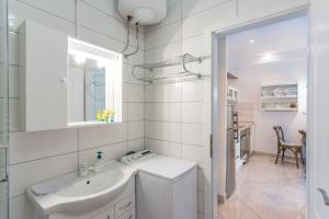Ένα μπάνιο στο Apartment Mileta Sali +15 φωτογραφίες