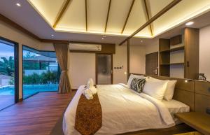Postel nebo postele na pokoji v ubytování Cher​mantra​ Aonang​ Resort & Pool​ Suite + 37 fotografií