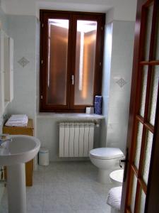 Bilik mandi di L'Antico Borgo Rooms Rental