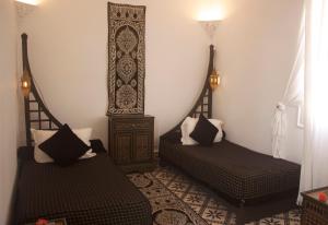 Säng eller sängar i ett rum på Riad MALAÏKA