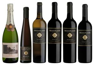 cuatro botellas de vino seguidas en Mooiplaas Wine Estate, en Stellenbosch