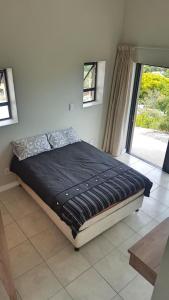 Postel nebo postele na pokoji v ubytování Knysna Paradise Guesthouse