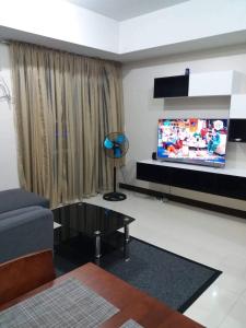 TV i/ili multimedijalni sistem u objektu Cubao ManhattanHeights Unit 23D Tower C, 1 BR