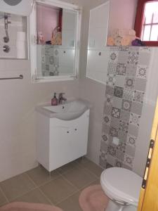 A bathroom at Apartments Vratnik