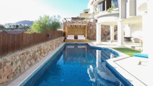 Φωτογραφία από το άλμπουμ του Luxury Suite by the pool στο Εϊλάτ