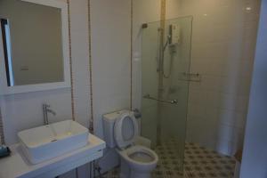 a bathroom with a shower and a toilet and a sink at Chill Days @ Koh Larn in Ko Larn