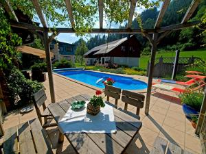 Bazén v ubytování Ferienhaus Eva Deufl nebo v jeho okolí + 23 fotografií