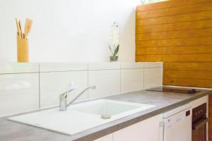 Köök või kööginurk majutusasutuses Gîte Hibiscus Destrellan