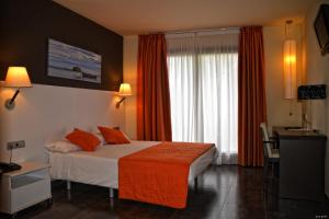 Postel nebo postele na pokoji v ubytování Hotel Can Batiste