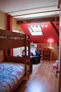 a bedroom with two bunk beds and a desk at Au Coeur du Lapidaire in Septmoncel
