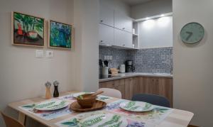 Kuchyňa alebo kuchynka v ubytovaní Absolute Athens VI
