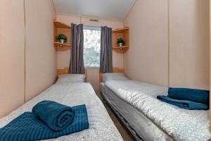 Säng eller sängar i ett rum på Mobilheim Viktorie