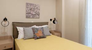 A bed or beds in a room at Absolute Athens VII