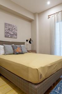 A bed or beds in a room at Absolute Athens VII
