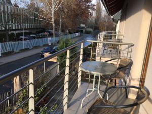 A balcony or terrace at Mary Apartmanház Hévíz