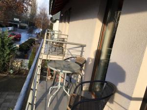 A balcony or terrace at Mary Apartmanház Hévíz