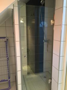 A bathroom at Mary Apartmanház Hévíz