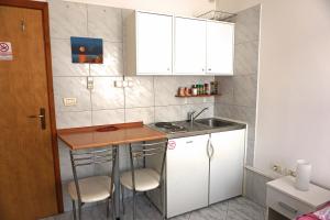 Kjøkken eller kjøkkenkrok på Apartment Umag Nelly