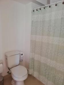 Et badeværelse på Precioso departamento en Papudo