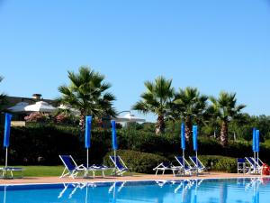 Bazén v ubytování Cosmopolitan Golf & Beach Resort nebo v jeho okolí