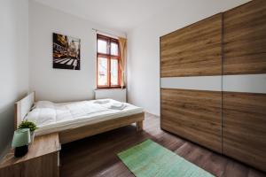 Кровать или кровати в номере Gold Apartment - Győr