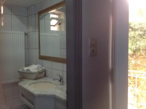a bathroom with a sink and a mirror at Panorama in Skafidia