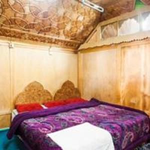 Letto o letti in una camera di S Group Of Houseboat
