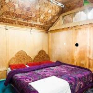 Letto o letti in una camera di S Group Of Houseboat
