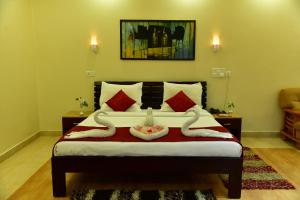 Postel nebo postele na pokoji v ubytování KSTDC Hotel Mayura Valley View Madikeri
