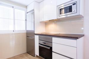 A kitchen or kitchenette at Livemalaga Ventura & Parking