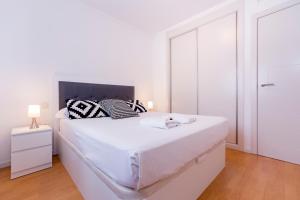 A bed or beds in a room at Livemalaga Ventura & Parking Még 7 kép