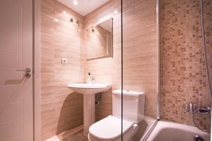 A bathroom at Livemalaga Ventura & Parking