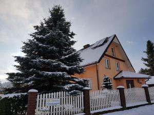 Dom Gościnny Orange v zime