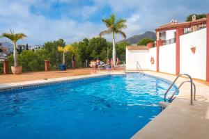Bazén v ubytování Apartment in Burriana, Nerja nebo v jeho okolí