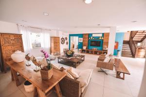 a living room with a wooden table and chairs at Pousada da Prainha in Arraial do Cabo