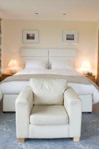 Postel nebo postele na pokoji v ubytování Merkister Hotel