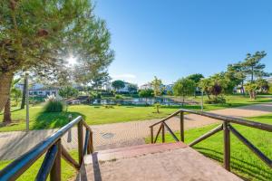 Vonkajšia záhrada v ubytovaní Apartamento en Urbanizacion Hacienda Golf Islantilla