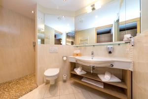 Ein Badezimmer in der Unterkunft Hotel Grüner Baum