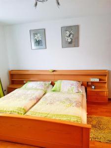 Postel nebo postele na pokoji v ubytování Ferienwohnung Lackner