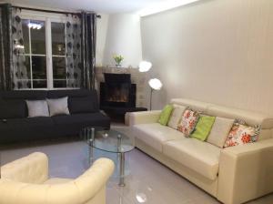 Ruang duduk di VILLA MAISON BLANCHE TULLE 1 à 4 personnes
