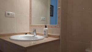 A bathroom at Trendy Homes Apartamento Isleta