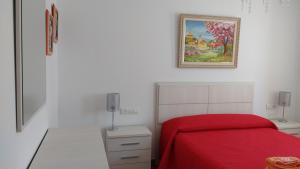 A bed or beds in a room at Trendy Homes Apartamento Isleta