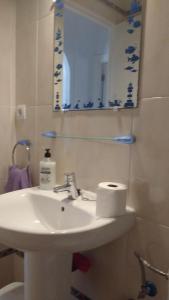 A bathroom at Trendy Homes Apartamento Isleta Még 8 kép