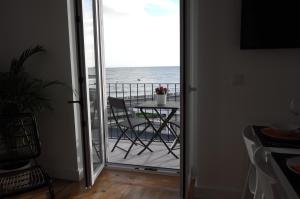 Afbeelding uit fotogalerij van Ocean View double Suite in Paço de Arcos