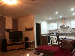 Kuchyňa alebo kuchynka v ubytovaní Apartment KOPA L