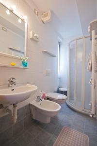 Meublé Albergo Dante的一间浴室