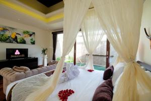 เตียงในห้องที่ Villa Bougainville